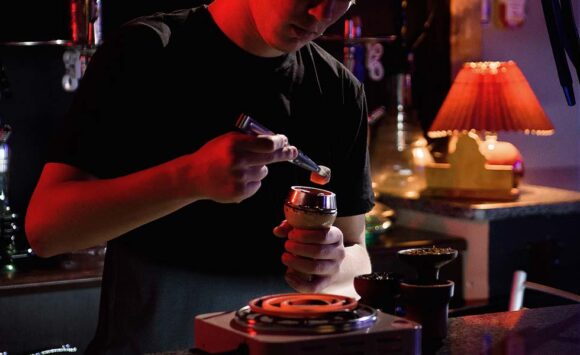 How to Set Up and Prepare a Hookah